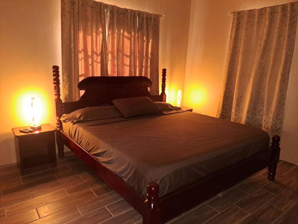 Banyan Rose Room 3 Orange Walk Εξωτερικό φωτογραφία